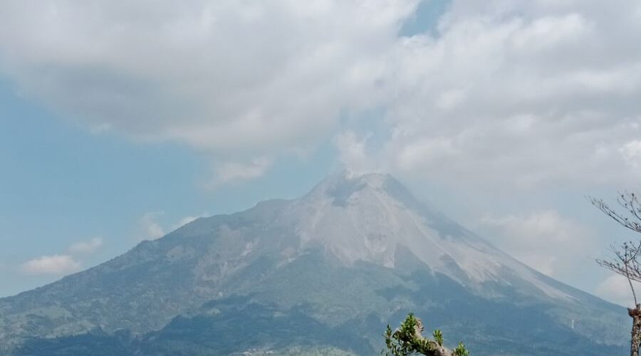 Makan Siang di Ketep Pass